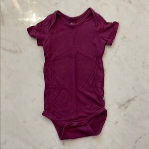 Kyte BABY short sleeve onsie 6-12mos